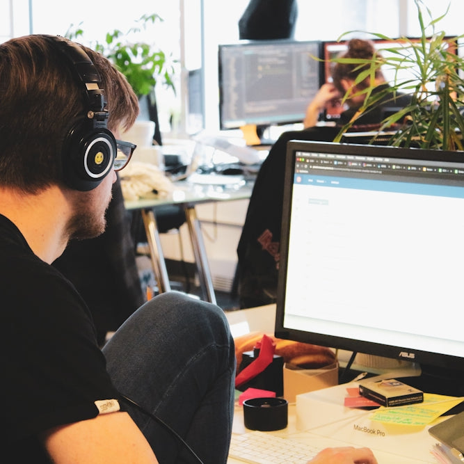 man in black shirt wearing black headphones