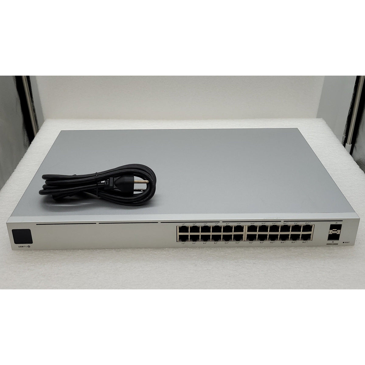 Ubiquiti-UniFi-USW-PRO-24-POE-